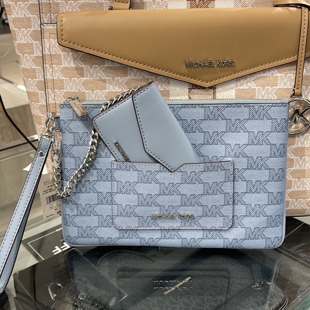 MICHAEL KORS JET SET ITEM LG 2 in 1 CARD CASE & WRISTLET
Pale Blue 
NWT - Picture 11 of 16
